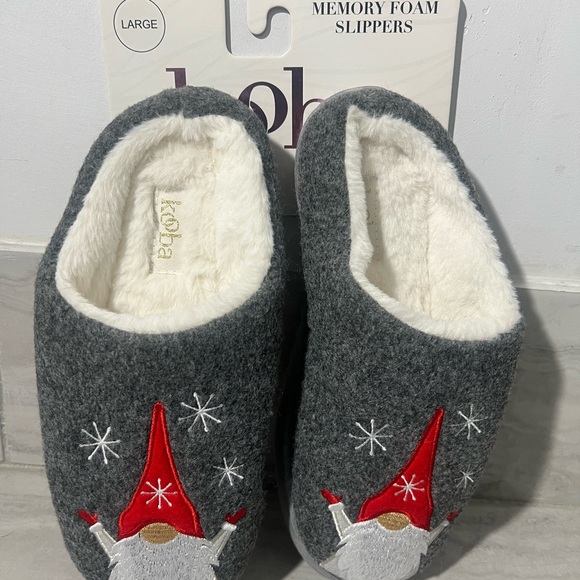 Kohls Gray Slippers with Red Gnome Design - Picture 1 of 4